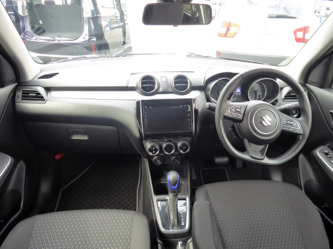 Suzuki Swift interior and dashboard