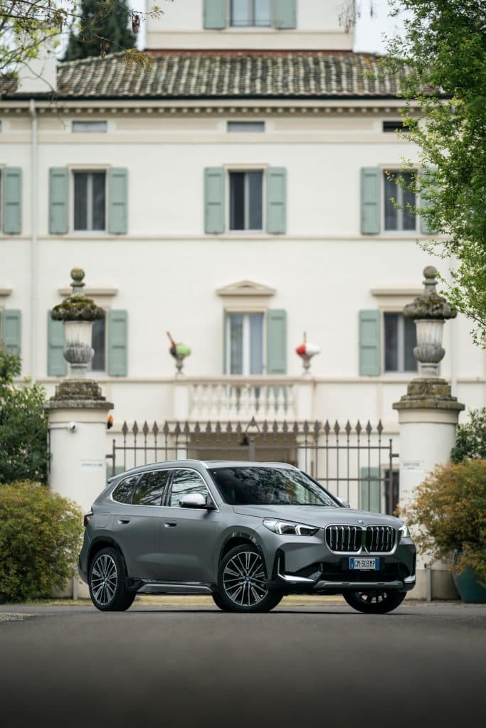 BMW iX1
