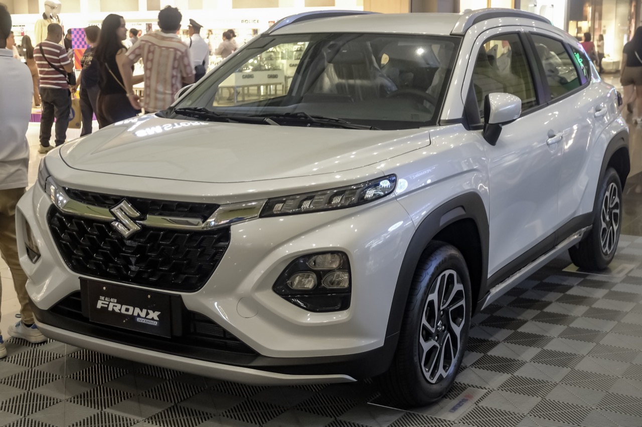 Suzuki Fronx crossover, front three-quarter view