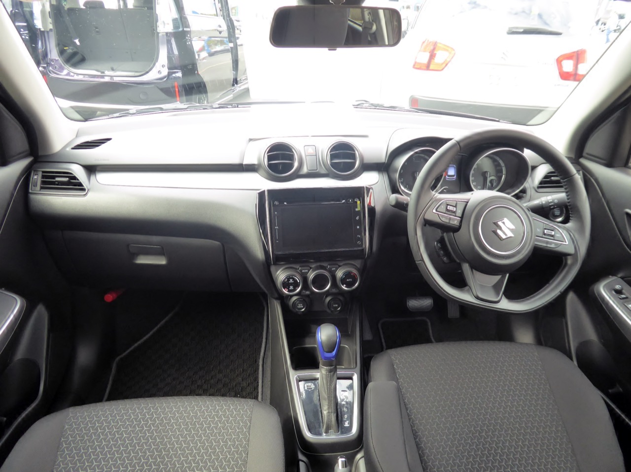 Suzuki Swift interior and dashboard