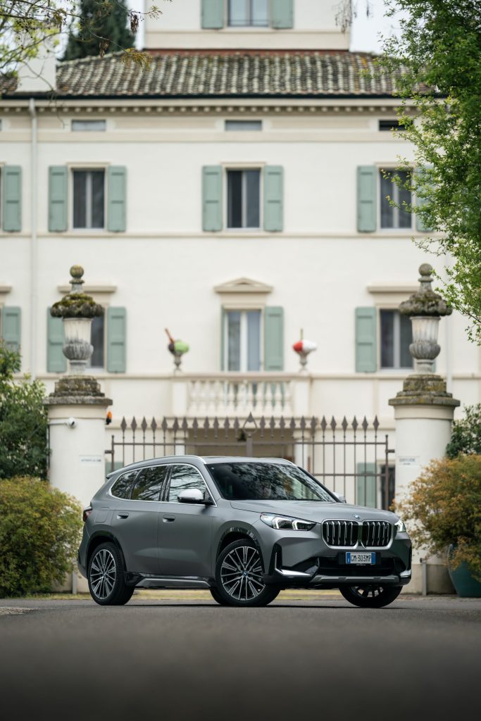 BMW iX1